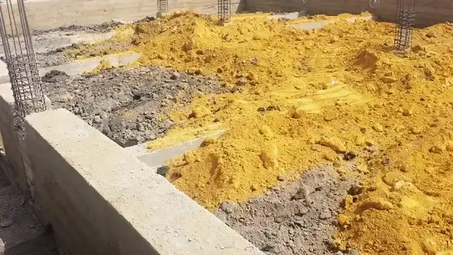 Diseño de muros de contención en Santiago: estabilidad en suelos de piedemonte y depósitos granulares